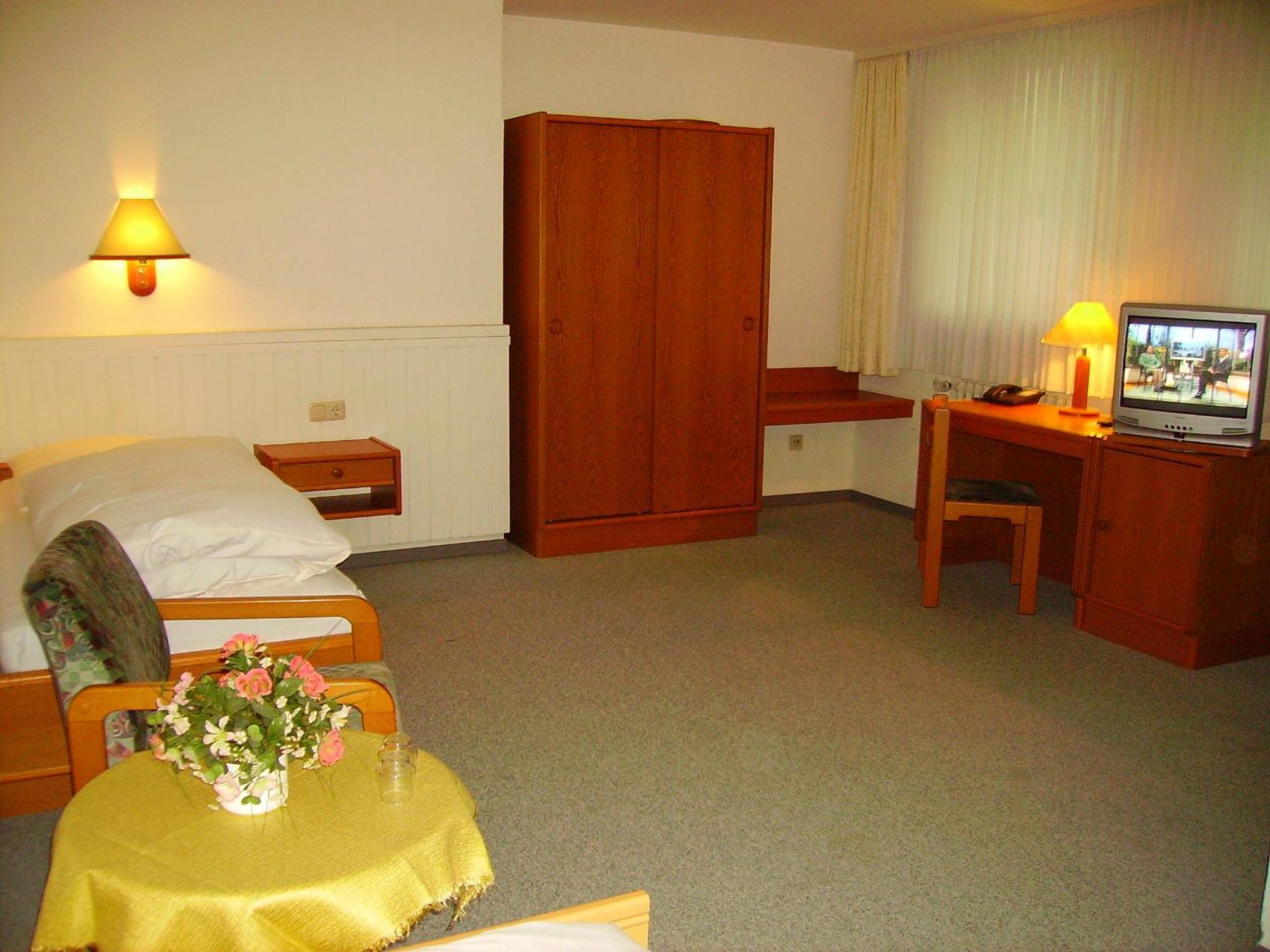 Hotel An Der Hauptallee バート・ピルモント エクステリア 写真